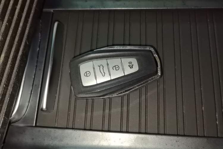 Used Geely Auto Emgrand 2019 Leading Edition 1.5L CVT Luxury Model China VI Standard Vehicle Key