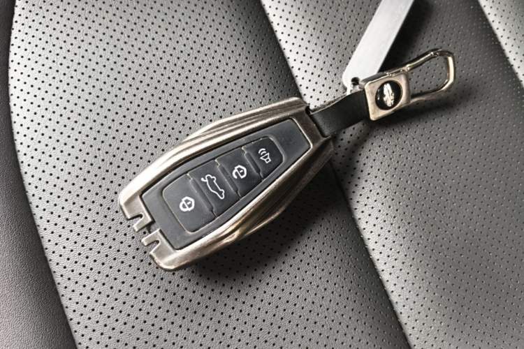 Used Geely Auto Emgrand 2019 Leading Edition 1.5L CVT Upward-Connected Model China VI Standard Vehicle Key