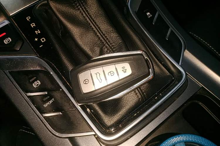 Used Geely Auto Emgrand 2019 Leading Edition 1.5L CVT Luxury Model China VI Standard Vehicle Key