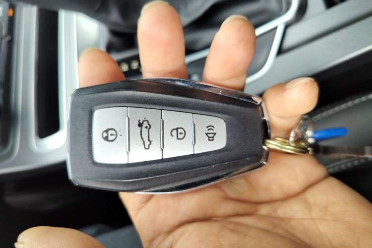 Used Geely Auto Emgrand 2019 Leading Edition 1.5L CVT Upward-Connected Model China VI Standard Vehicle Key