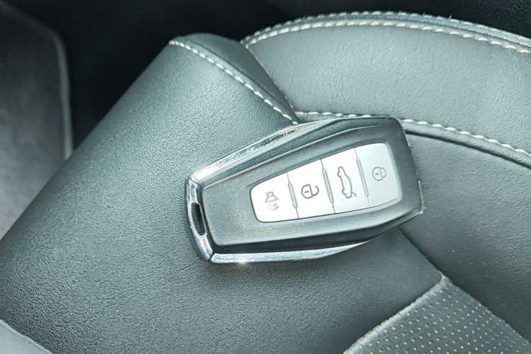 Used Geely Auto Emgrand 2019 Leading Edition 1.5L CVT Luxury Model China VI Standard Vehicle Key