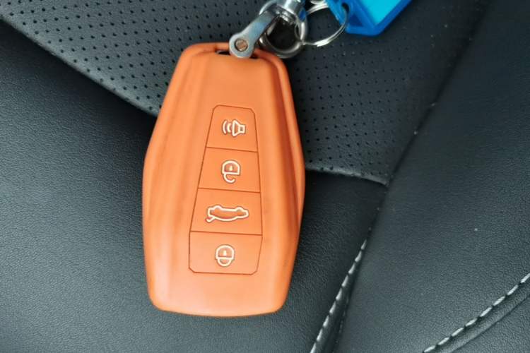 Used Geely Auto Emgrand 2019 Leading Edition 1.5L Manual Luxury Model China VI Standard Vehicle Key