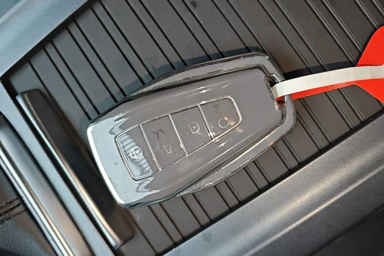 Used Geely Auto Emgrand 2019 Leading Edition 1.5L CVT Luxury Model China VI Standard Vehicle Key