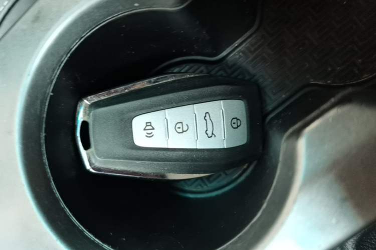Used Geely Auto Emgrand 2019 Leading Edition 1.5L Manual Luxury Model China VI Standard Vehicle Key