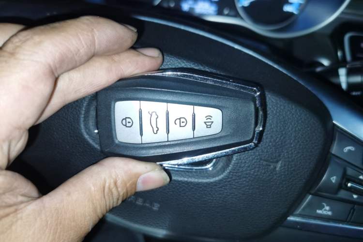 Used Geely Auto Emgrand 2019 Leading Edition 1.5L Manual Upgraded Connectivity Model China VI Standard Vehicle Key