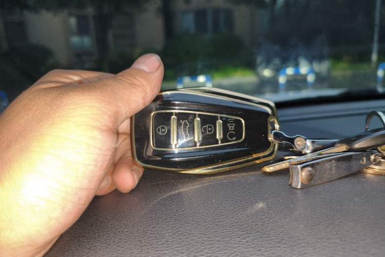 Used Geely Auto Emgrand 2019 Leading Edition 1.5L CVT Upward-Connected Model China VI Standard Vehicle Key