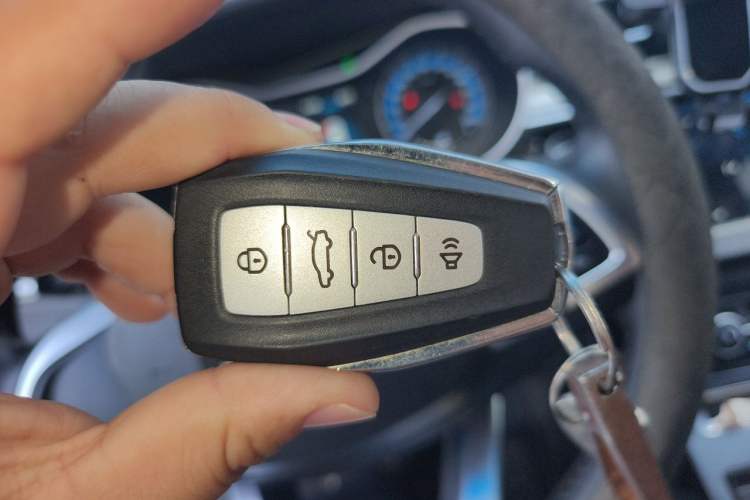 Used Geely Auto Emgrand 2019 Leading Edition 1.5L Manual Luxury Model China VI Standard Vehicle Key