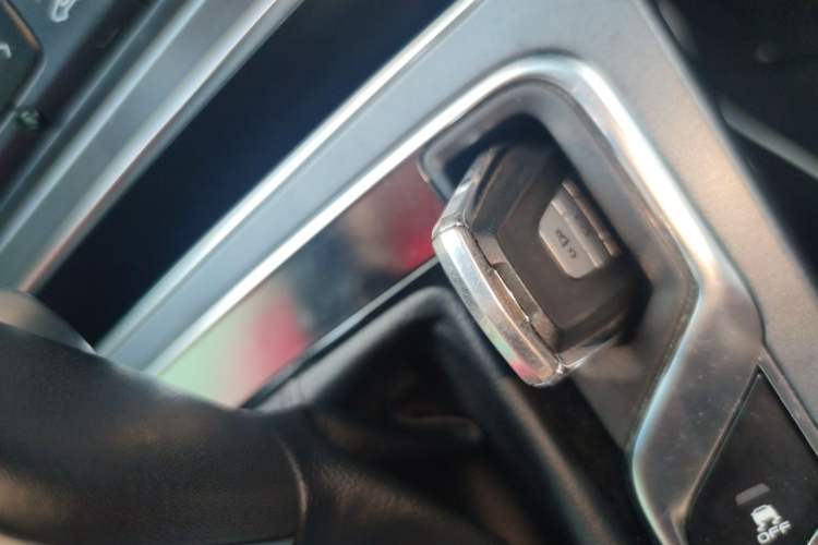 Used Geely Auto Emgrand 2019 Leading Edition 1.5L CVT Luxury Model China VI Standard Vehicle Key