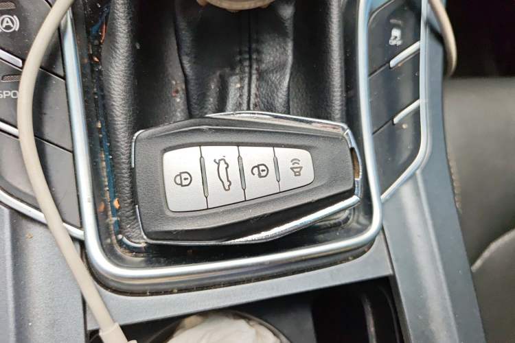 Used Geely Auto Emgrand 2019 Leading Edition 1.5L CVT Upward-Connected Model China VI Standard Vehicle Key