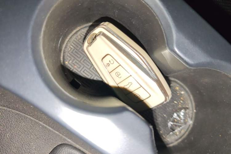 Used Geely Auto Emgrand 2019 Leading Edition 1.5L Manual Fashion Model China VI Standard Vehicle Key