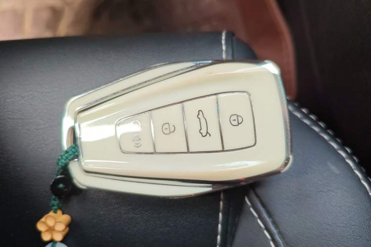 Used Geely Auto Emgrand 2019 Leading Edition 1.5L CVT Luxury Model China VI Standard Vehicle Key