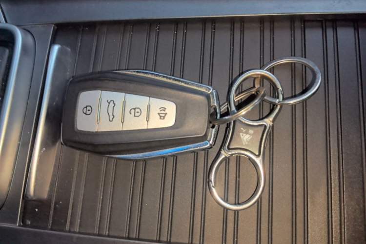 Used Geely Auto Emgrand 2019 Leading Edition 1.5L CVT Upward-Connected Model China VI Standard Vehicle Key