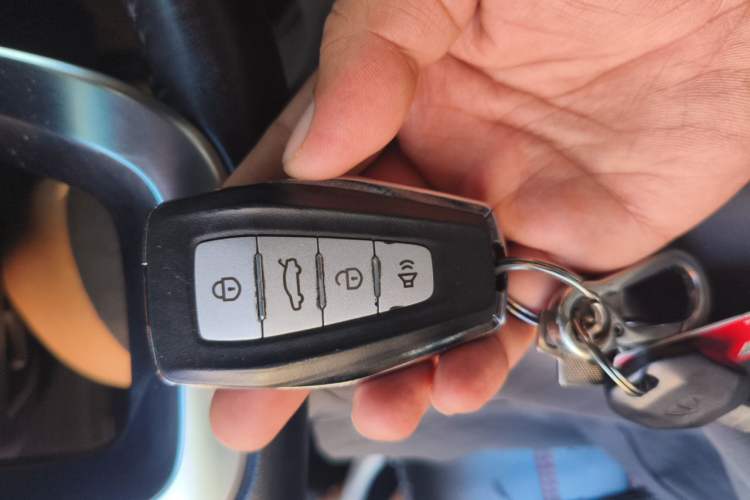 Used Geely Auto Emgrand 2019 Leading Edition 1.5L Manual Upgraded Connectivity Model China VI Standard Vehicle Key