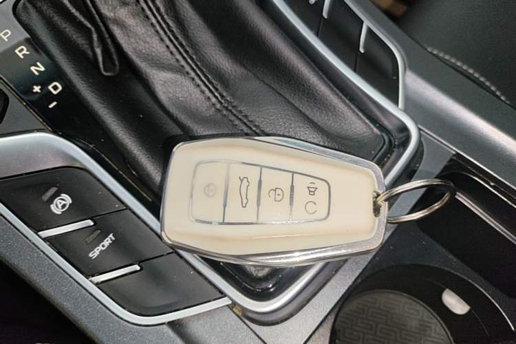 Used Geely Auto Emgrand 2019 Leading Edition 1.5L CVT Luxury Model China VI Standard Vehicle Key