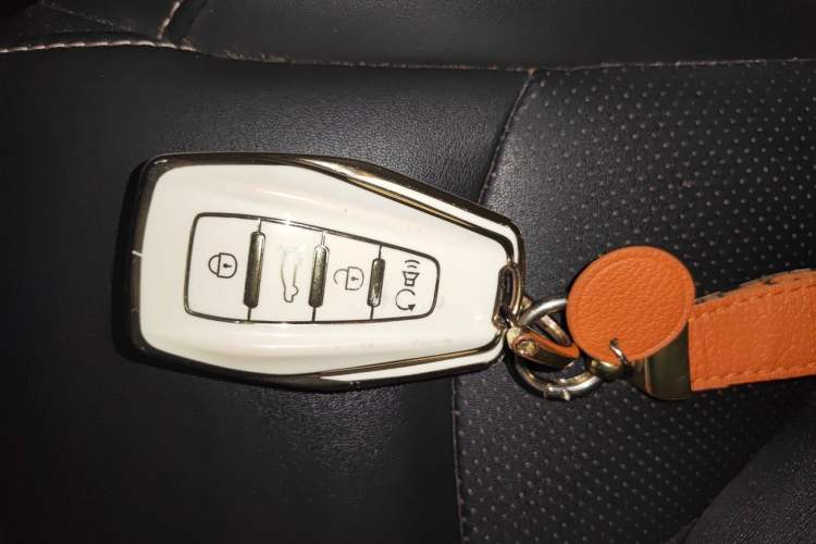 Used Geely Auto Emgrand 2019 Leading Edition 1.5L CVT Upward-Connected Model China VI Standard Vehicle Key