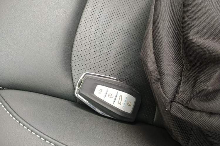 Used Geely Auto Emgrand 2019 Leading Edition 1.5L CVT Upward-Connected Model China VI Standard Vehicle Key