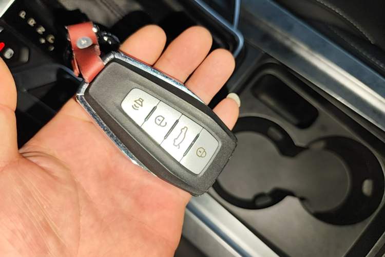 Used Geely Auto Emgrand 2019 Leading Edition 1.5L CVT Upward-Connected Model China VI Standard Vehicle Key