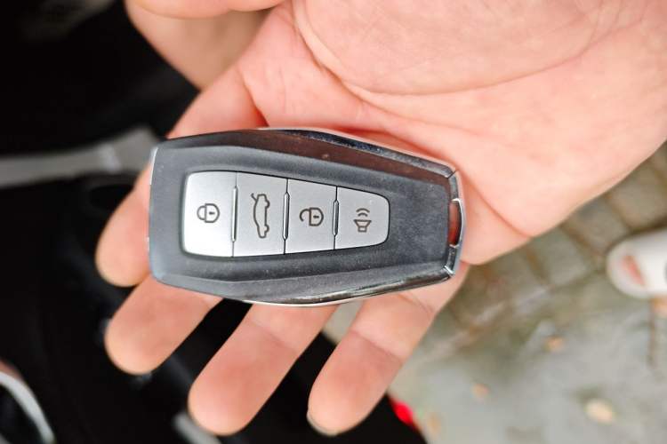 Used Geely Auto Emgrand 2019 Leading Edition 1.5L CVT Luxury Model China V Standard Vehicle Key