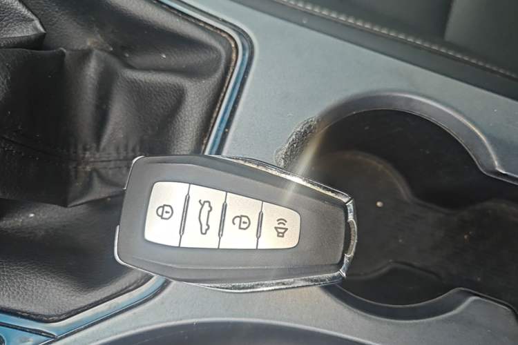 Used Geely Auto Emgrand 2019 Leading Edition 1.5L Manual Luxury Model China V Standard Vehicle Key