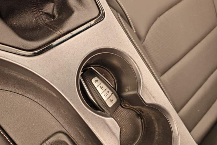 Used Geely Auto Emgrand 2019 Leading Edition 1.5L Manual Upgraded Connectivity Model China V Standard Vehicle Key