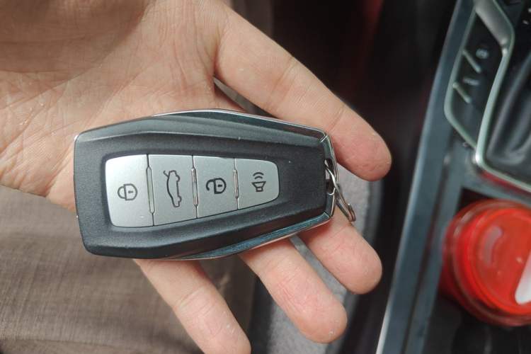Used Geely Auto Emgrand 2019 Leading Edition 1.5L CVT Upward-Connected Model China VI Standard Vehicle Key