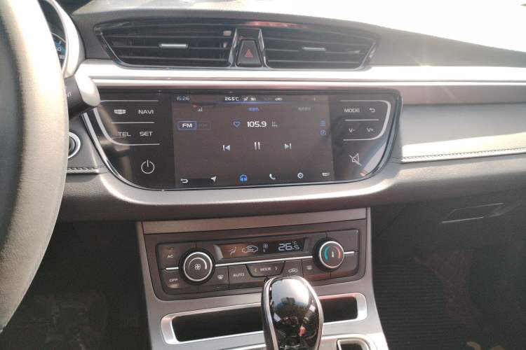 Used Geely Auto Emgrand 2019 Leading Edition 1.5L CVT Luxury Model China VI Standard Audio And AC Panel