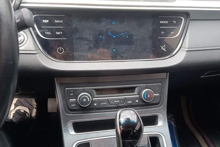 Used Geely Auto Emgrand 2019 Leading Edition 1.5L CVT Luxury Model China V Standard Audio And AC Panel