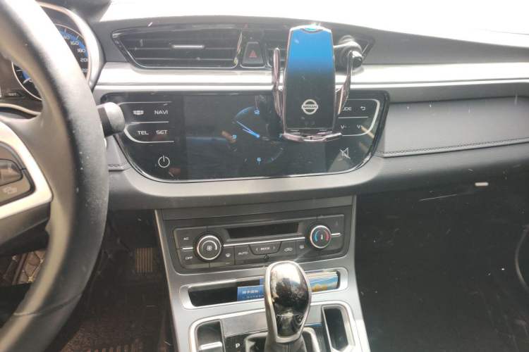Used Geely Auto Emgrand 2019 Leading Edition 1.5L CVT Luxury Model China V Standard Audio And AC Panel