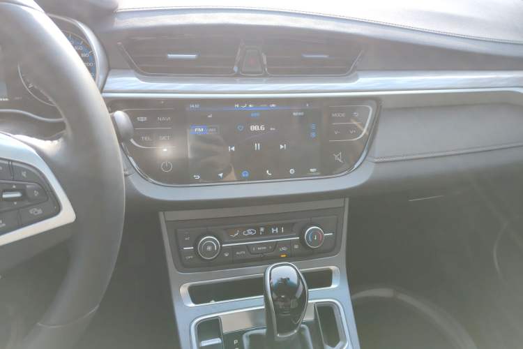 Used Geely Auto Emgrand 2019 Leading Edition 1.5L CVT Luxury Model China VI Standard Audio And AC Panel