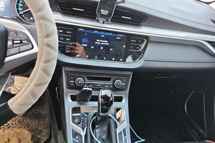 Used Geely Auto Emgrand 2019 Leading Edition 1.5L CVT Luxury Model China VI Standard Audio And AC Panel