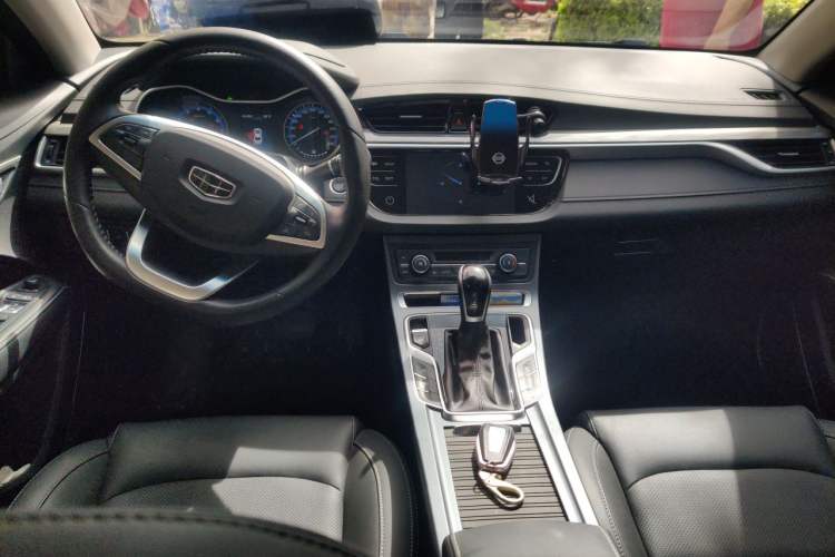 Used Geely Auto Emgrand 2019 Leading Edition 1.5L CVT Luxury Model China V Standard Center Console