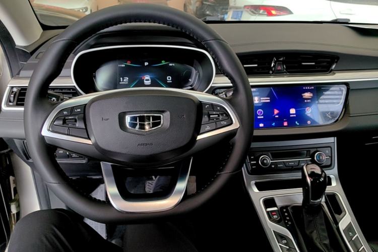Used Geely Auto Emgrand 2019 Leading Edition 1.5L CVT Upward-Connected Model China VI Standard Center Console