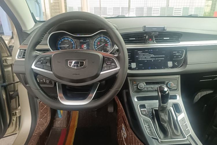Used Geely Auto Emgrand 2019 Leading Edition 1.5L CVT Luxury Model China VI Standard Center Console