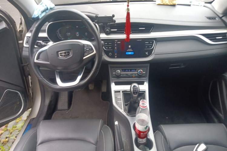 Used Geely Auto Emgrand 2019 Leading Edition 1.5L Manual Upgraded Connectivity Model China VI Standard Center Console