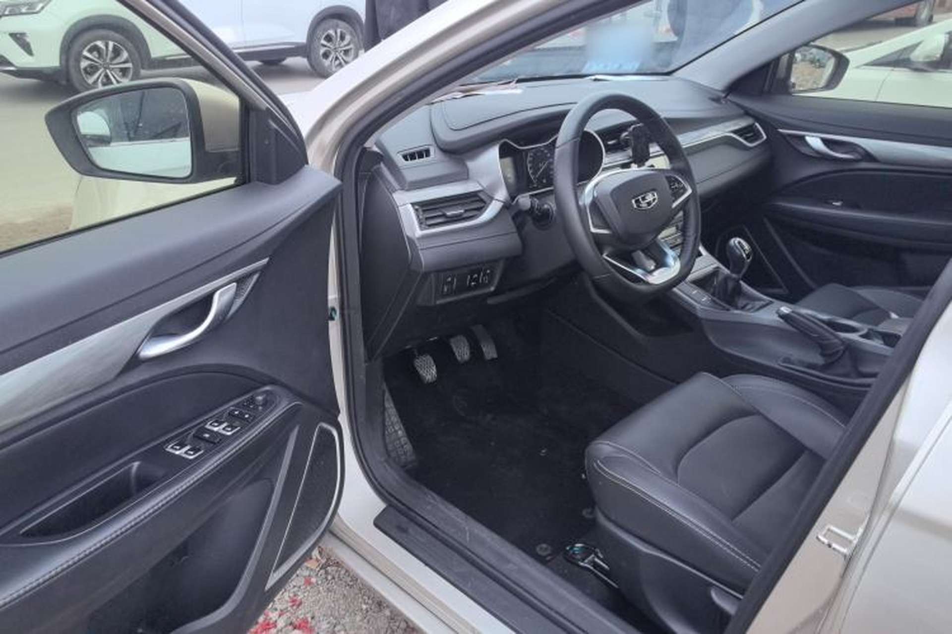 Used Geely Auto Emgrand 2019 Leading Edition 1.5L Manual Luxury Model China VI Standard Driver Seat