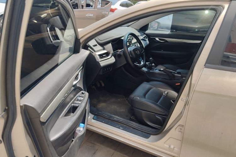 Used Geely Auto Emgrand 2019 Leading Edition 1.5L Manual Luxury Model China VI Standard Driver Seat