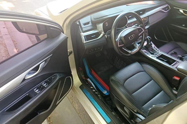 Used Geely Auto Emgrand 2019 Leading Edition 1.5L CVT Upward-Connected Model China VI Standard Driver Seat