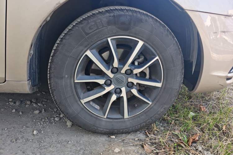 Used Geely Auto Emgrand 2019 Leading Edition 1.5L CVT Luxury Model China VI Standard Exterior 1