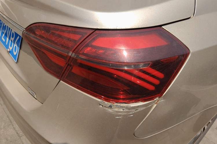 Used Geely Auto Emgrand 2019 Leading Edition 1.5L Manual Luxury Model China VI Standard Exterior 3