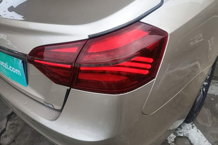 Used Geely Auto Emgrand 2019 Leading Edition 1.5L CVT Luxury Model China VI Standard Exterior 3