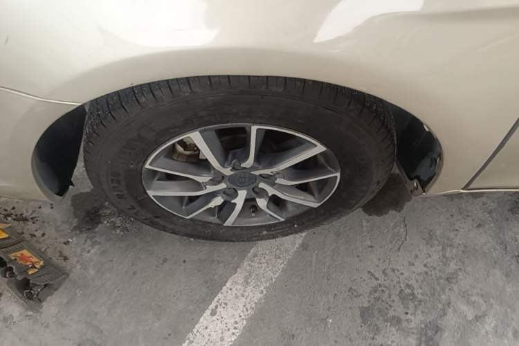 Used Geely Auto Emgrand 2019 Leading Edition 1.5L CVT Luxury Model China VI Standard Exterior 4