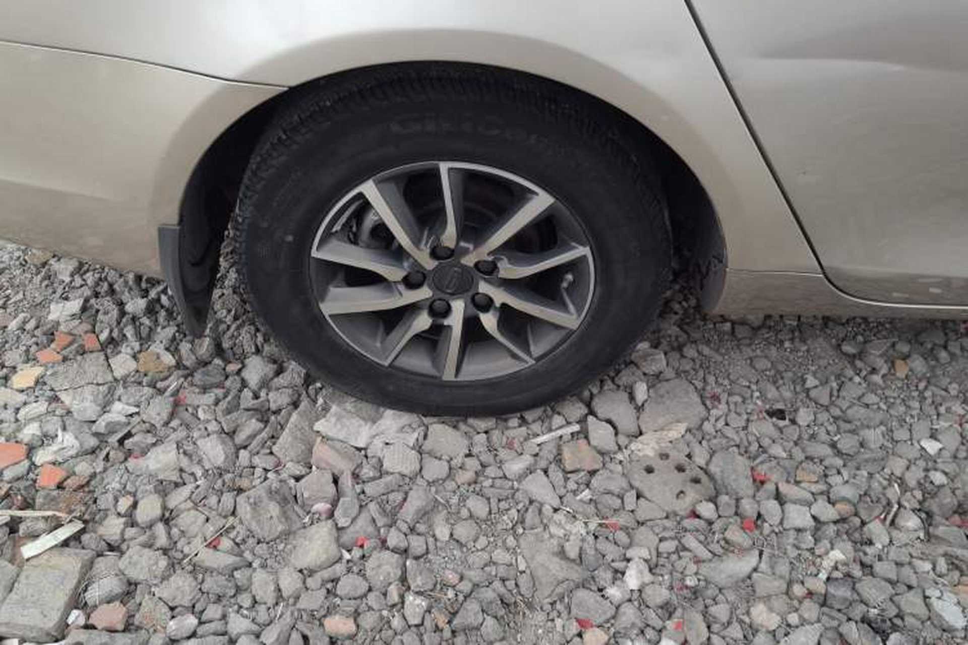 Used Geely Auto Emgrand 2019 Leading Edition 1.5L Manual Luxury Model China VI Standard Exterior 5