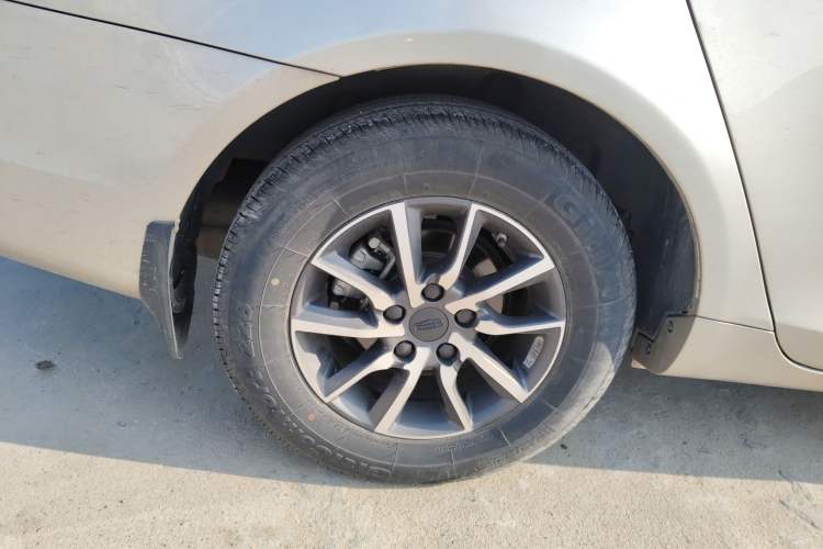 Used Geely Auto Emgrand 2019 Leading Edition 1.5L CVT Luxury Model China VI Standard Exterior 8