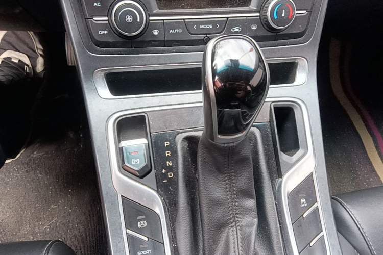 Used Geely Auto Emgrand 2019 Leading Edition 1.5L CVT Luxury Model China V Standard Gear Lever
