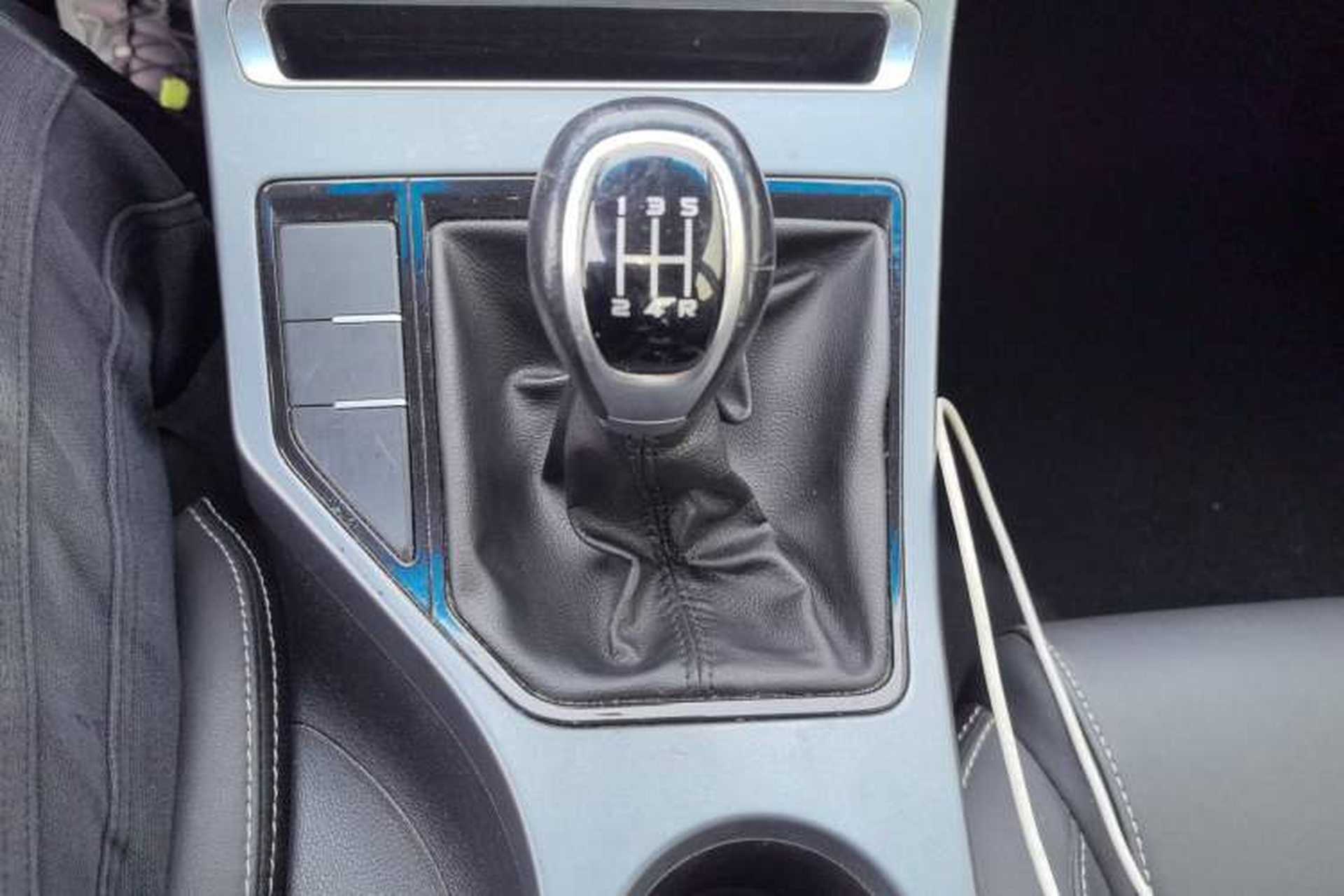 Used Geely Auto Emgrand 2019 Leading Edition 1.5L Manual Luxury Model China VI Standard Gear Lever