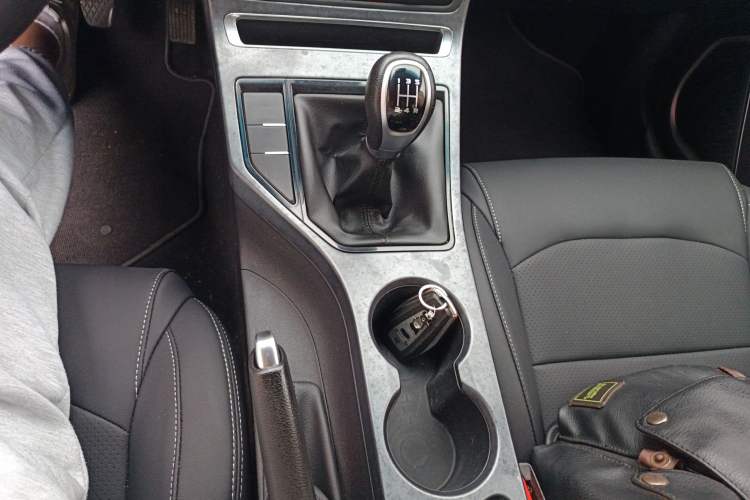 Used Geely Auto Emgrand 2019 Leading Edition 1.5L Manual Upward Asian Games Edition China VI Gear Lever