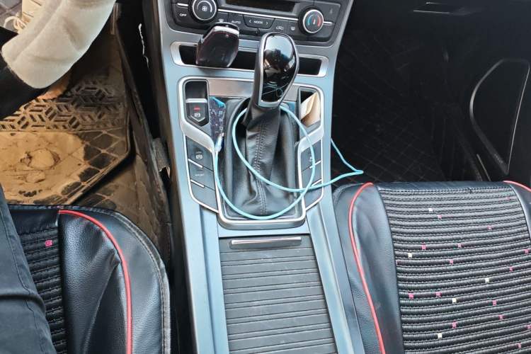 Used Geely Auto Emgrand 2019 Leading Edition 1.5L CVT Luxury Model China VI Standard Gear Lever