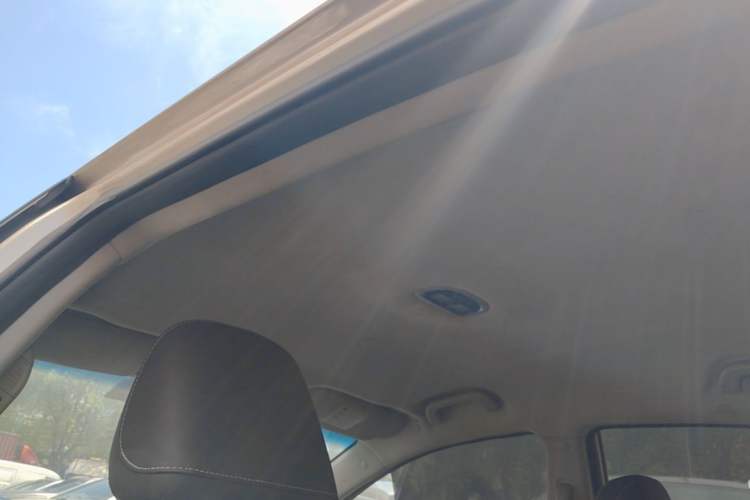 Used Geely Auto Emgrand 2019 Leading Edition 1.5L Manual Luxury Model China VI Standard Headliner