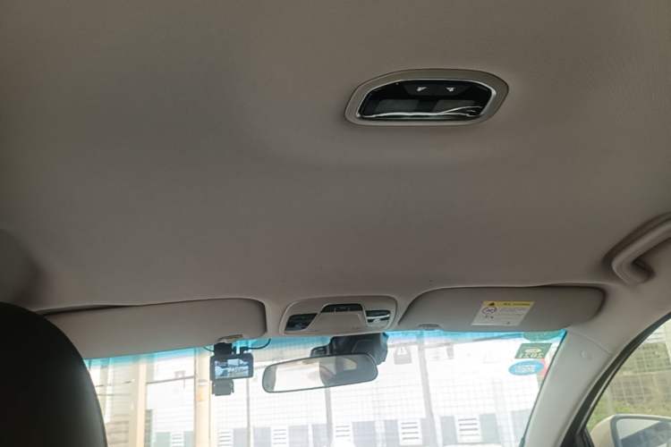 Used Geely Auto Emgrand 2019 Leading Edition 1.5L CVT Luxury Model China VI Standard Headliner