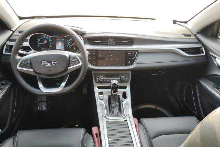 Used Geely Auto Emgrand 2019 Leading Edition 1.5L CVT Luxury Model China VI Standard Interior 2